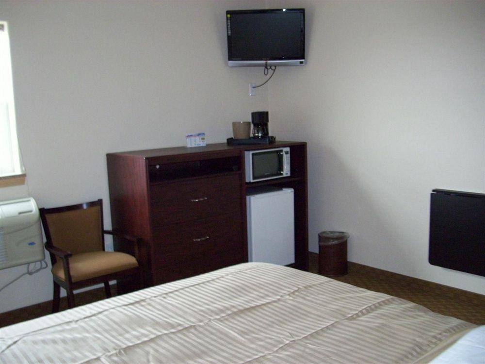 Price Pointe Inn วอคิชชา ภายนอก รูปภาพ