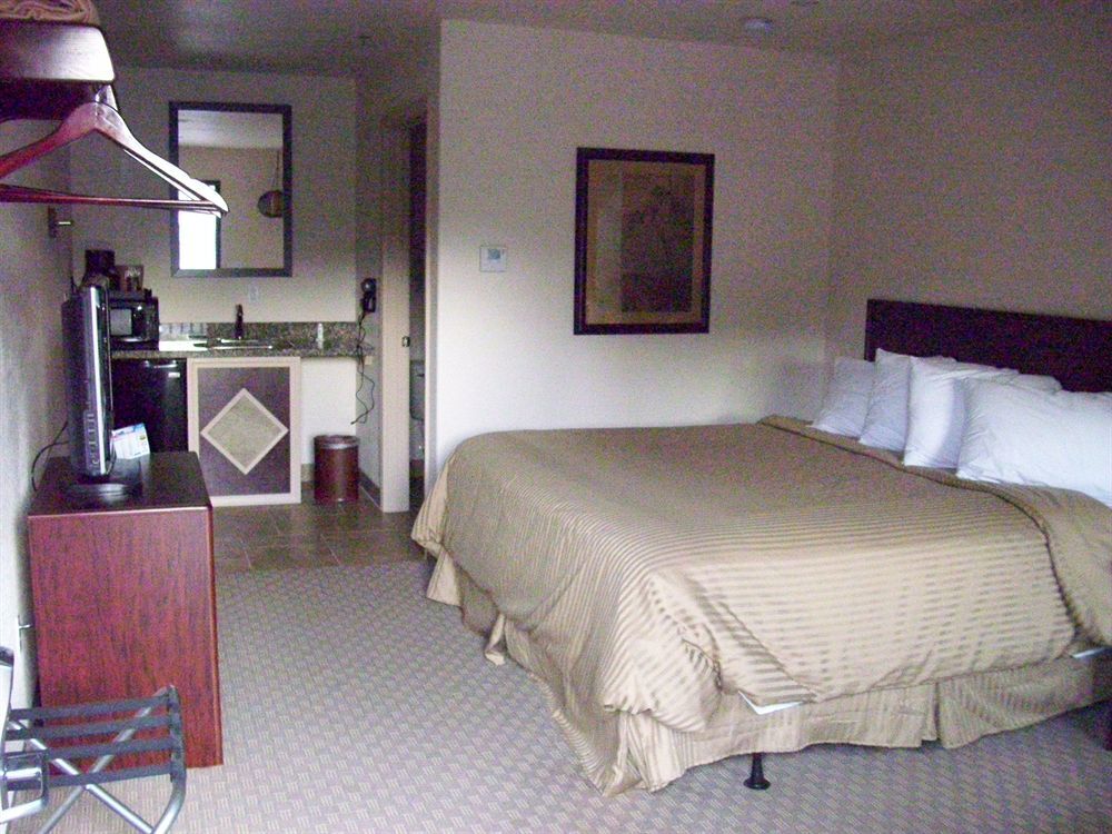 Price Pointe Inn วอคิชชา ภายนอก รูปภาพ