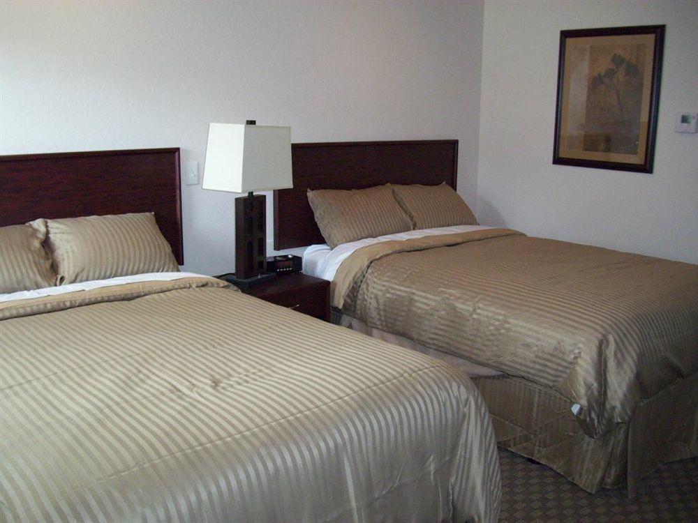 Price Pointe Inn วอคิชชา ภายนอก รูปภาพ