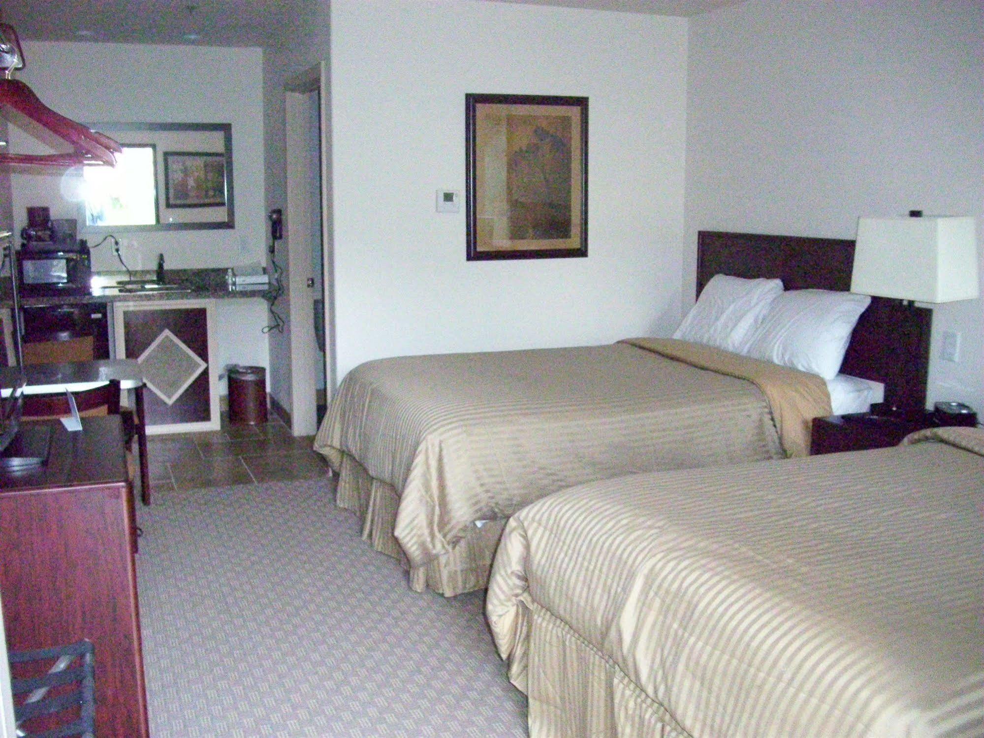Price Pointe Inn วอคิชชา ภายนอก รูปภาพ