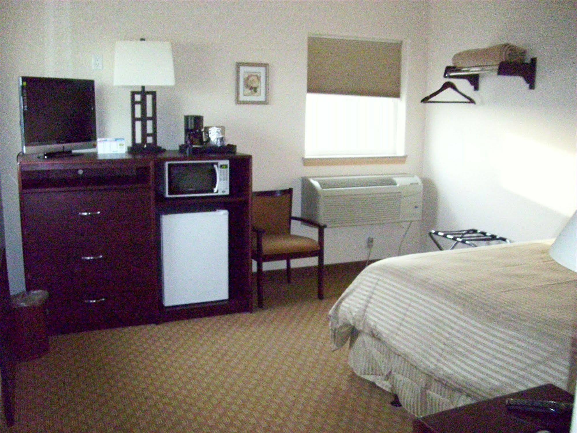 Price Pointe Inn วอคิชชา ภายนอก รูปภาพ